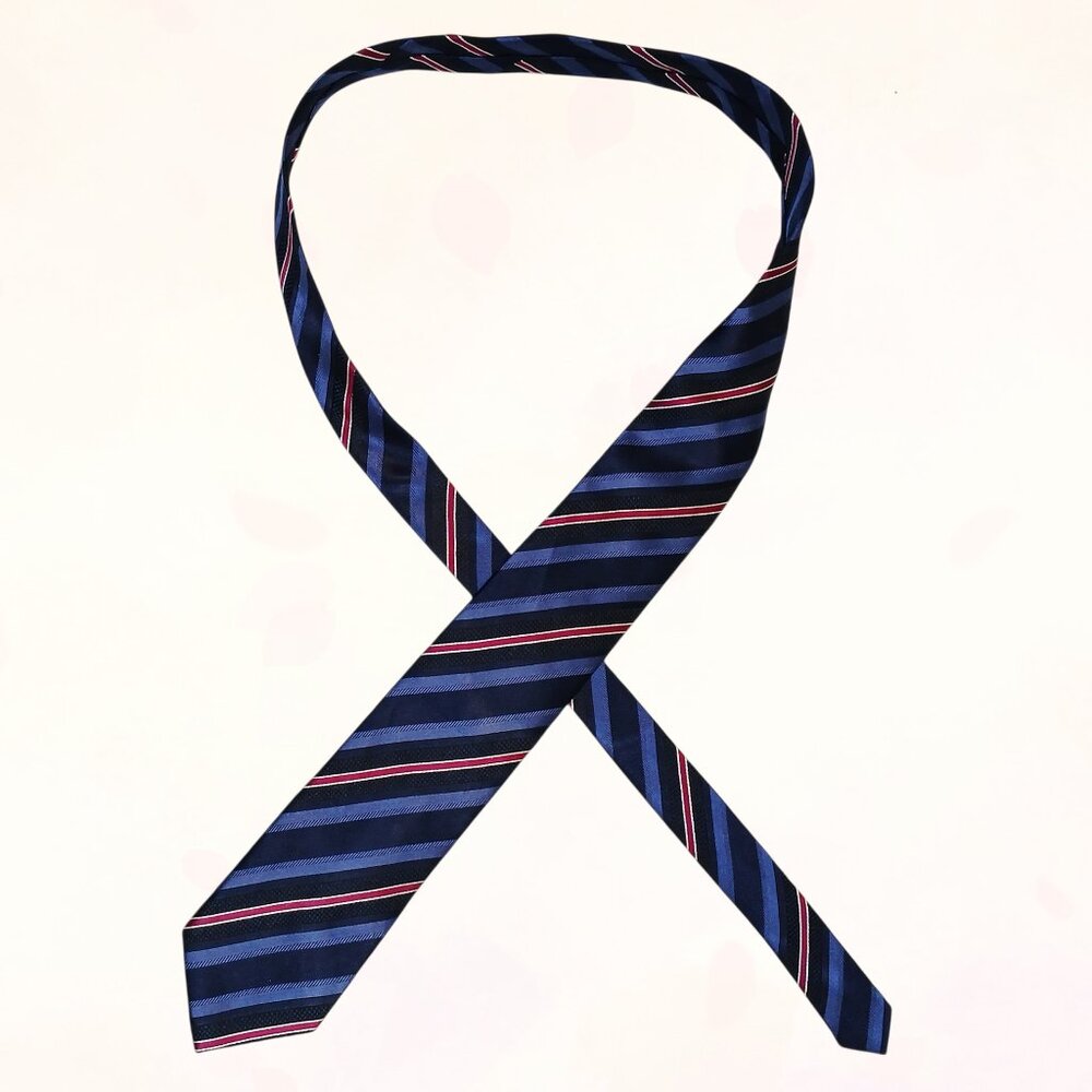 Donald J. Trump Signature Collection 100% Silk Blue Navy Blue Striped Neck Tie